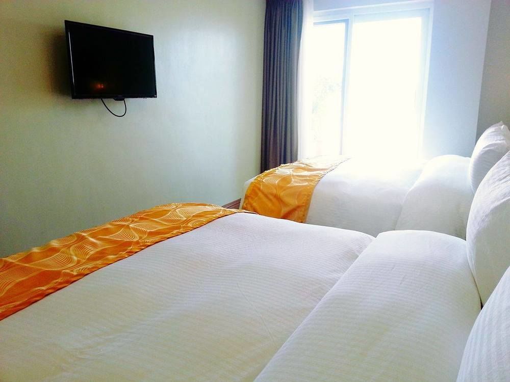 Vista Real Hotel Tagaytay City Zewnętrze zdjęcie