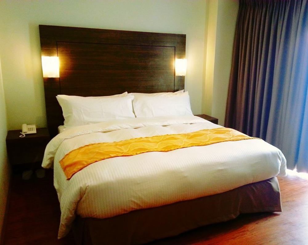 Vista Real Hotel Tagaytay City Zewnętrze zdjęcie