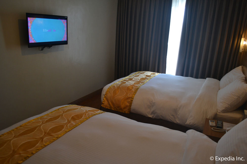 Vista Real Hotel Tagaytay City Zewnętrze zdjęcie