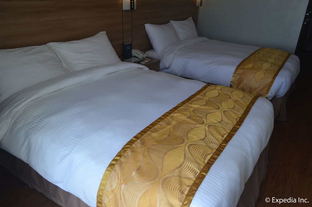 Vista Real Hotel Tagaytay City Zewnętrze zdjęcie
