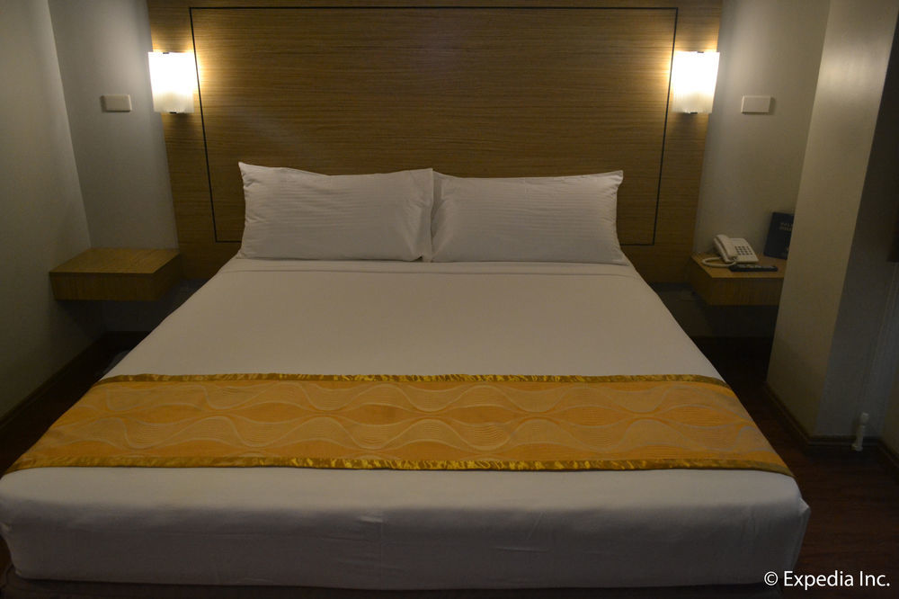 Vista Real Hotel Tagaytay City Zewnętrze zdjęcie