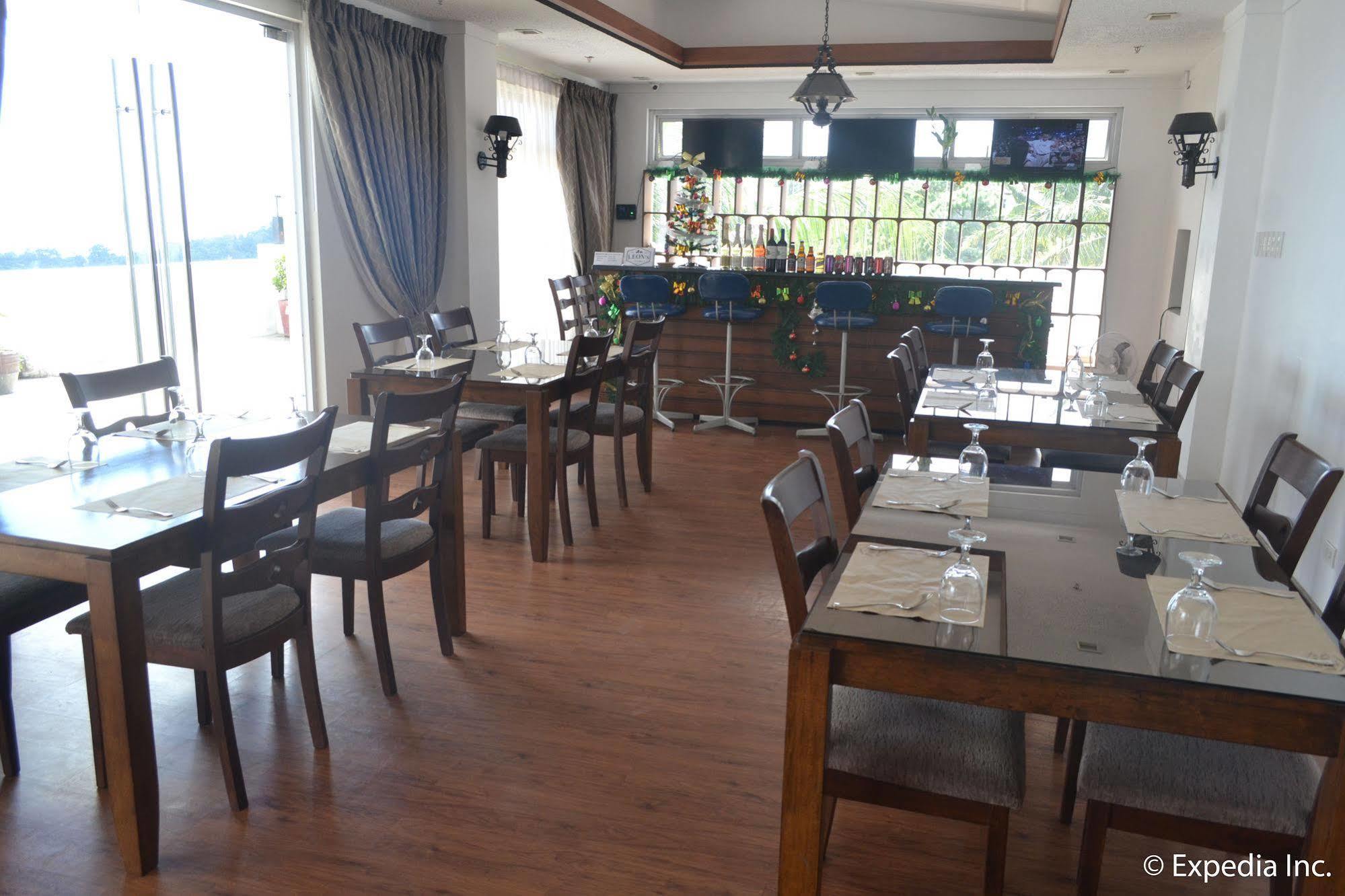 Vista Real Hotel Tagaytay City Zewnętrze zdjęcie