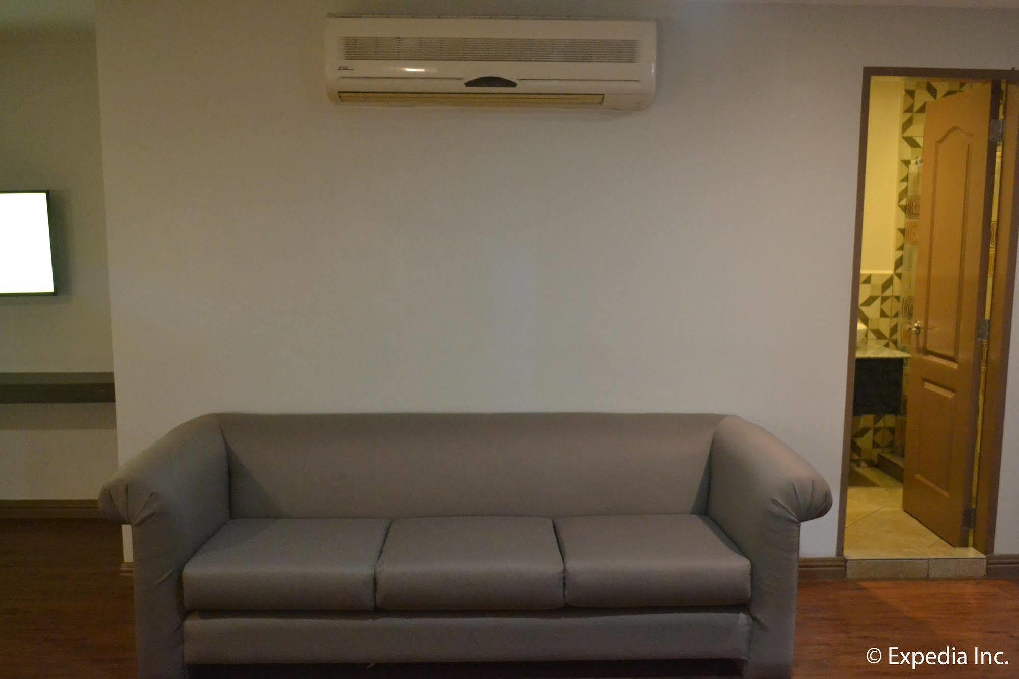Vista Real Hotel Tagaytay City Zewnętrze zdjęcie