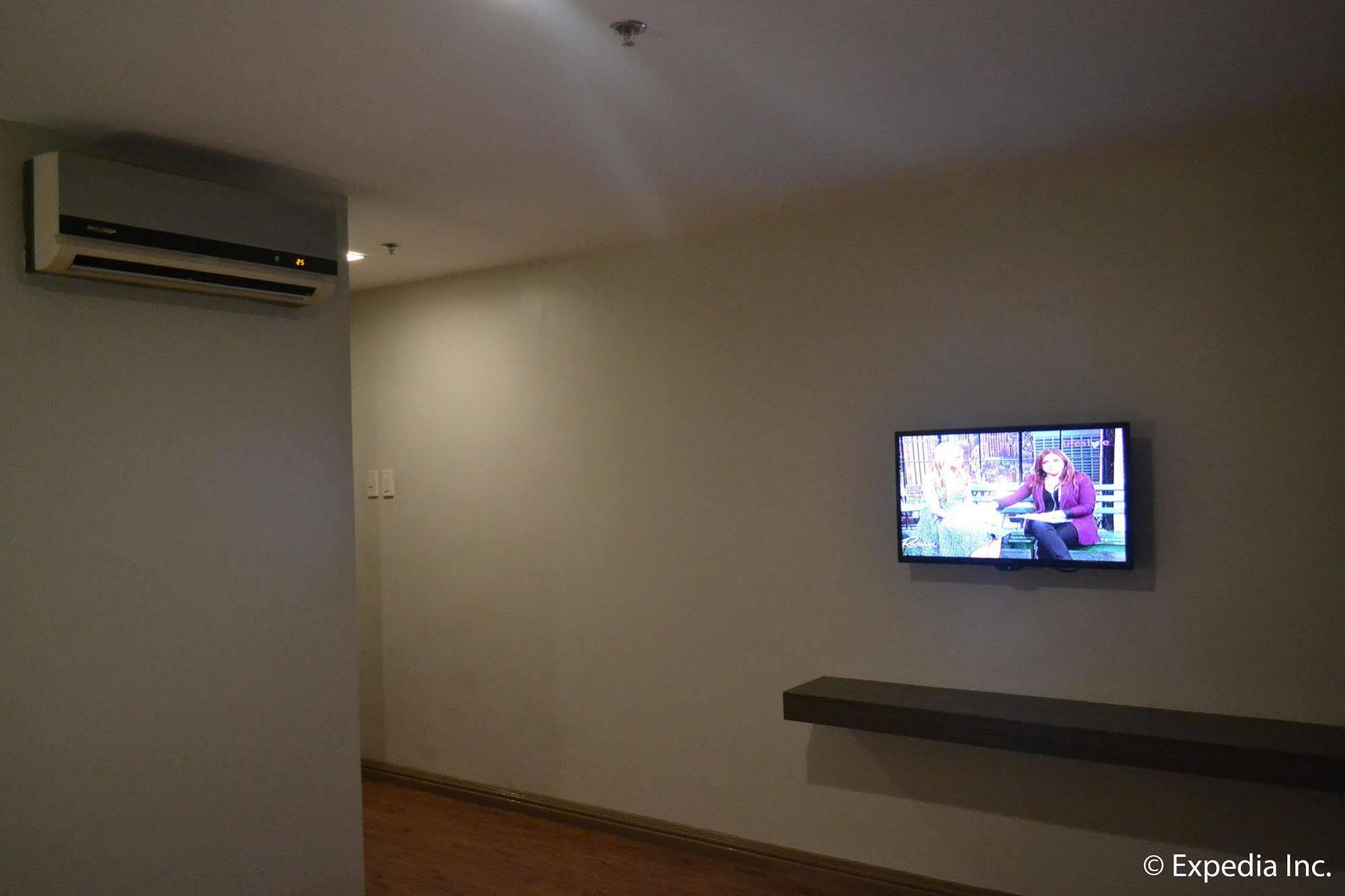 Vista Real Hotel Tagaytay City Zewnętrze zdjęcie