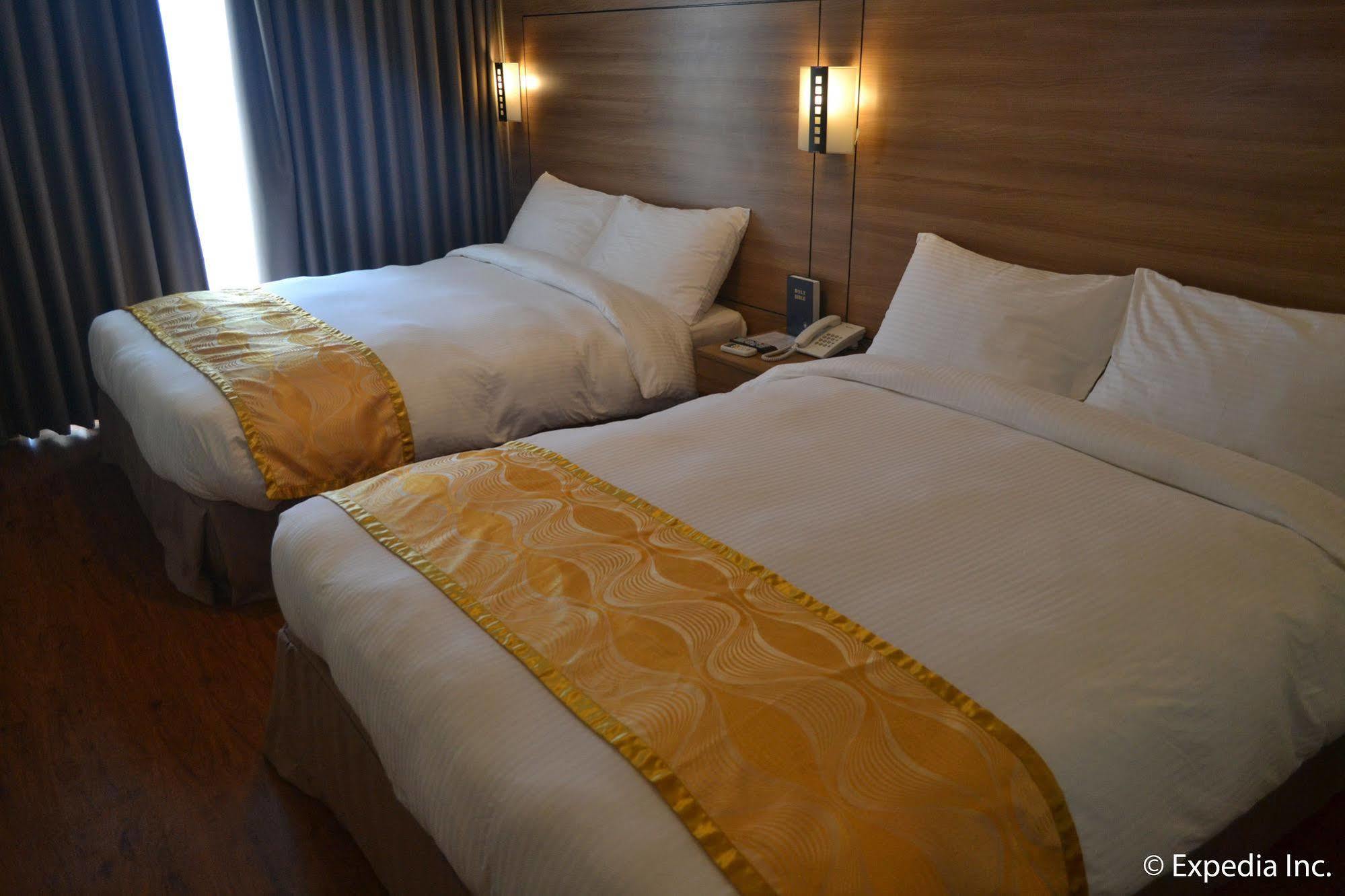 Vista Real Hotel Tagaytay City Zewnętrze zdjęcie