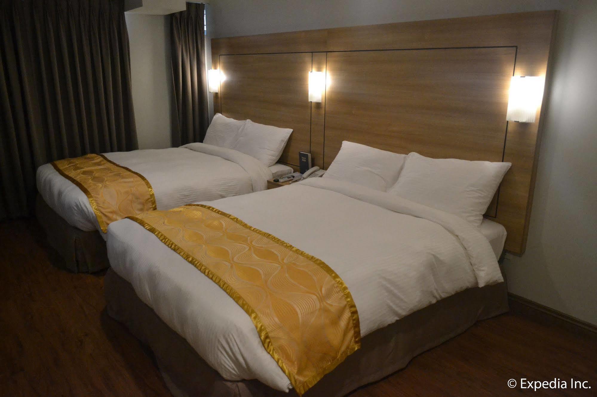 Vista Real Hotel Tagaytay City Zewnętrze zdjęcie