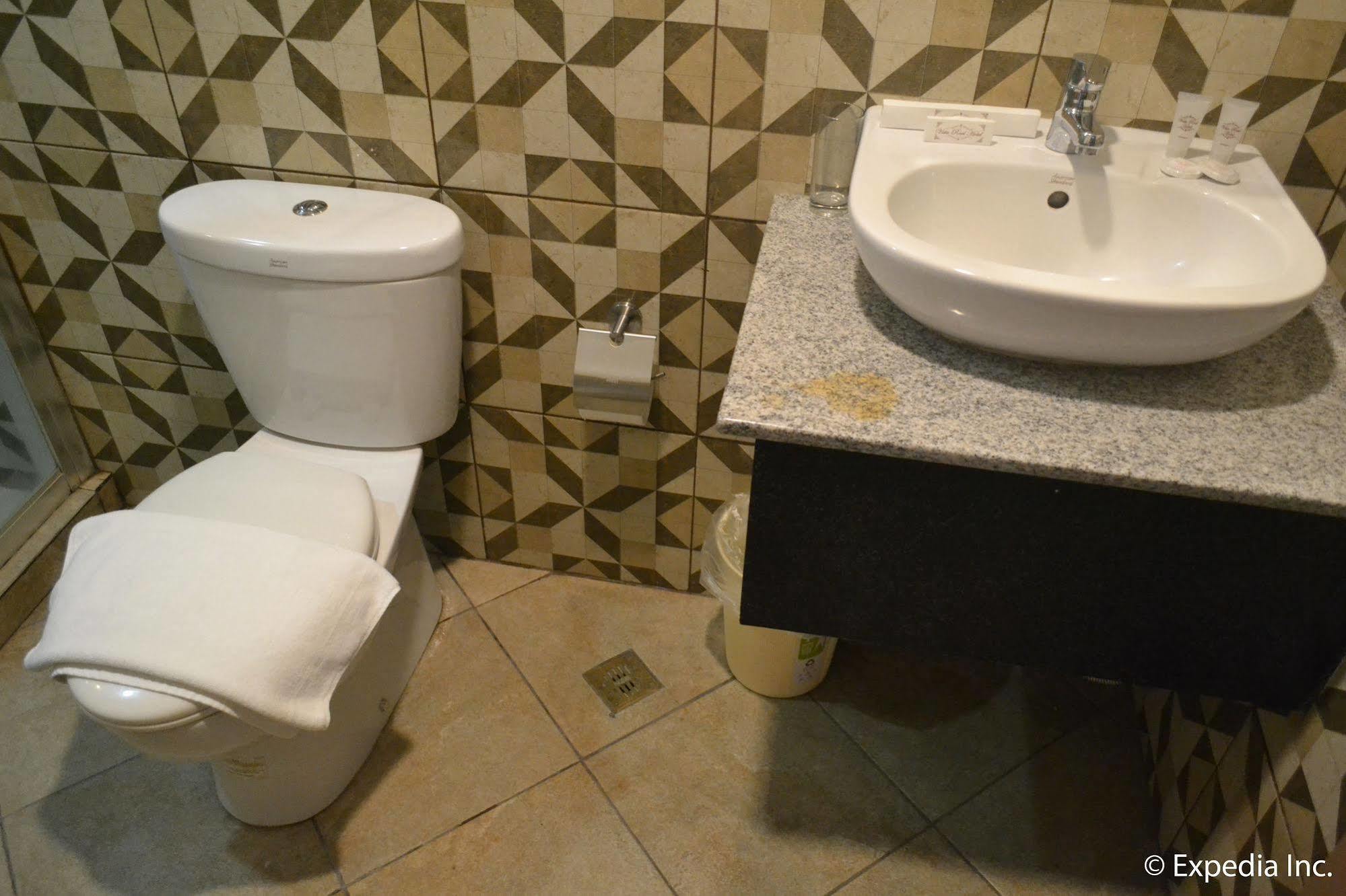 Vista Real Hotel Tagaytay City Zewnętrze zdjęcie
