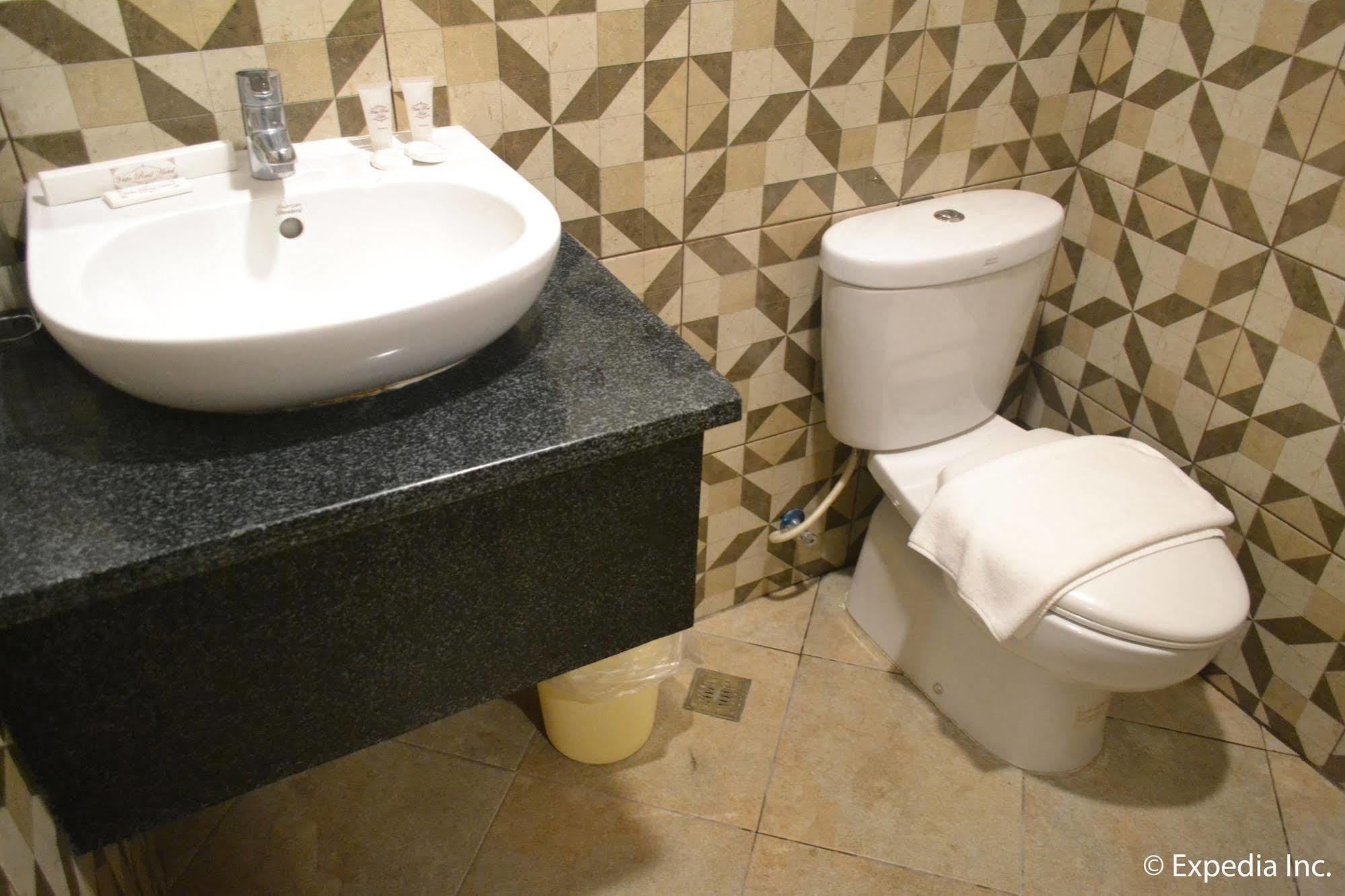Vista Real Hotel Tagaytay City Zewnętrze zdjęcie