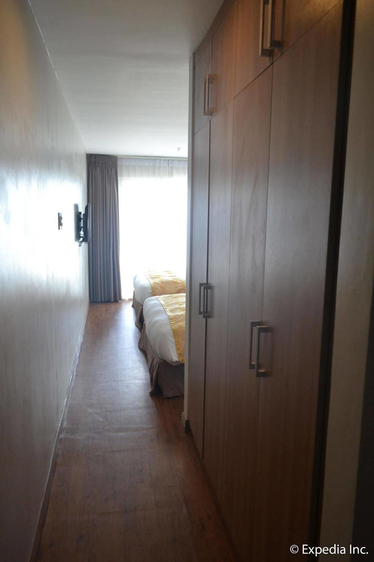 Vista Real Hotel Tagaytay City Zewnętrze zdjęcie